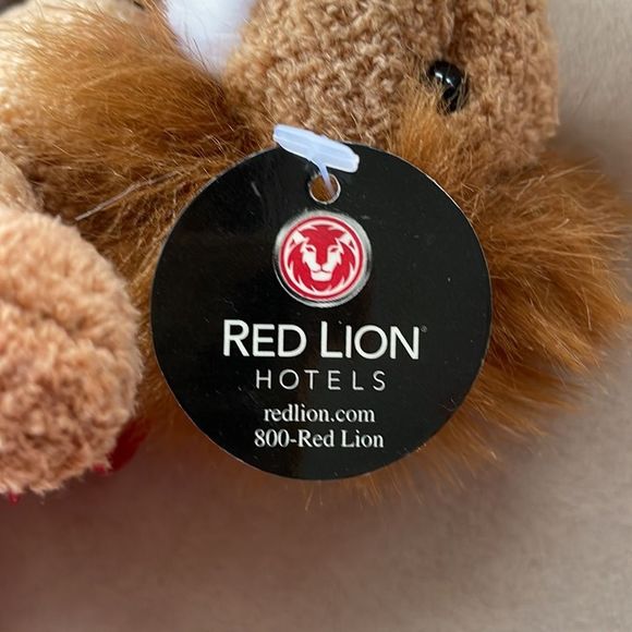 RED LION Hotels lion plushie / stuffed lion - Picture 6 of 7